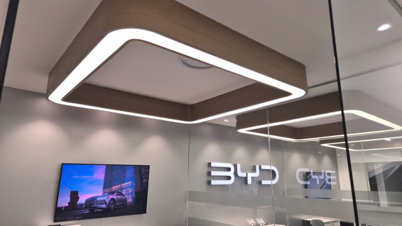 Instalación de techo tensado en proyecto residencial